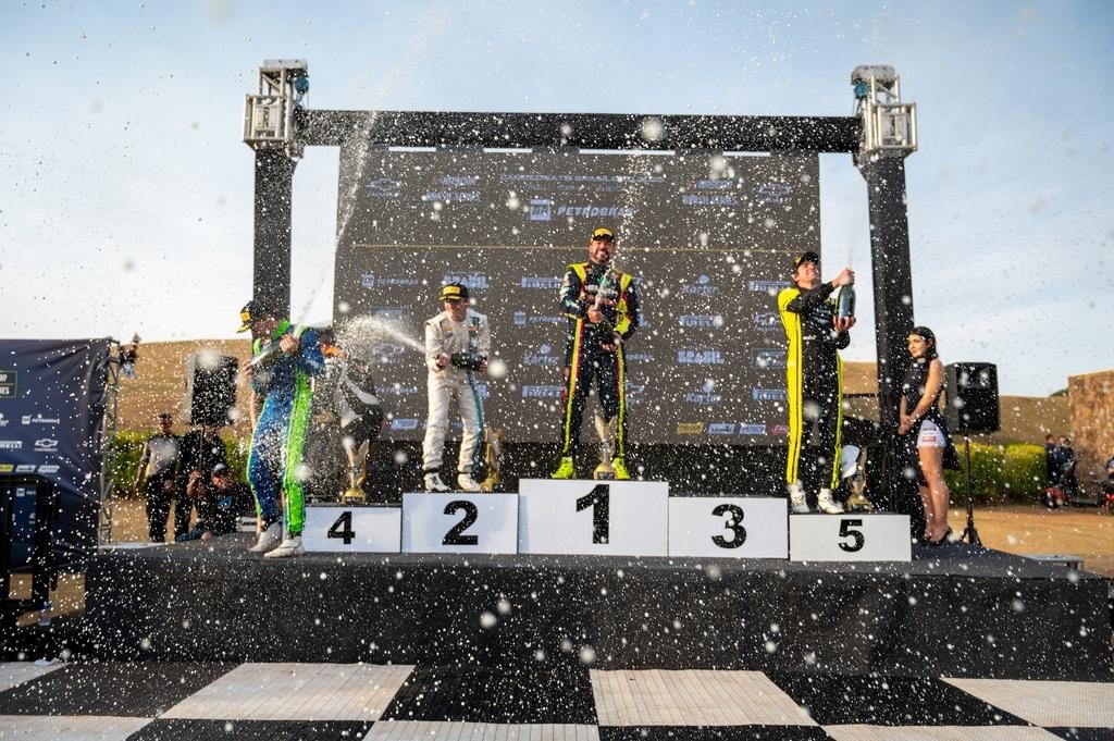 NASCAR Brasil: Jorge Martelli é campeão do Campeonato Brasileiro de 2025 com antecipação