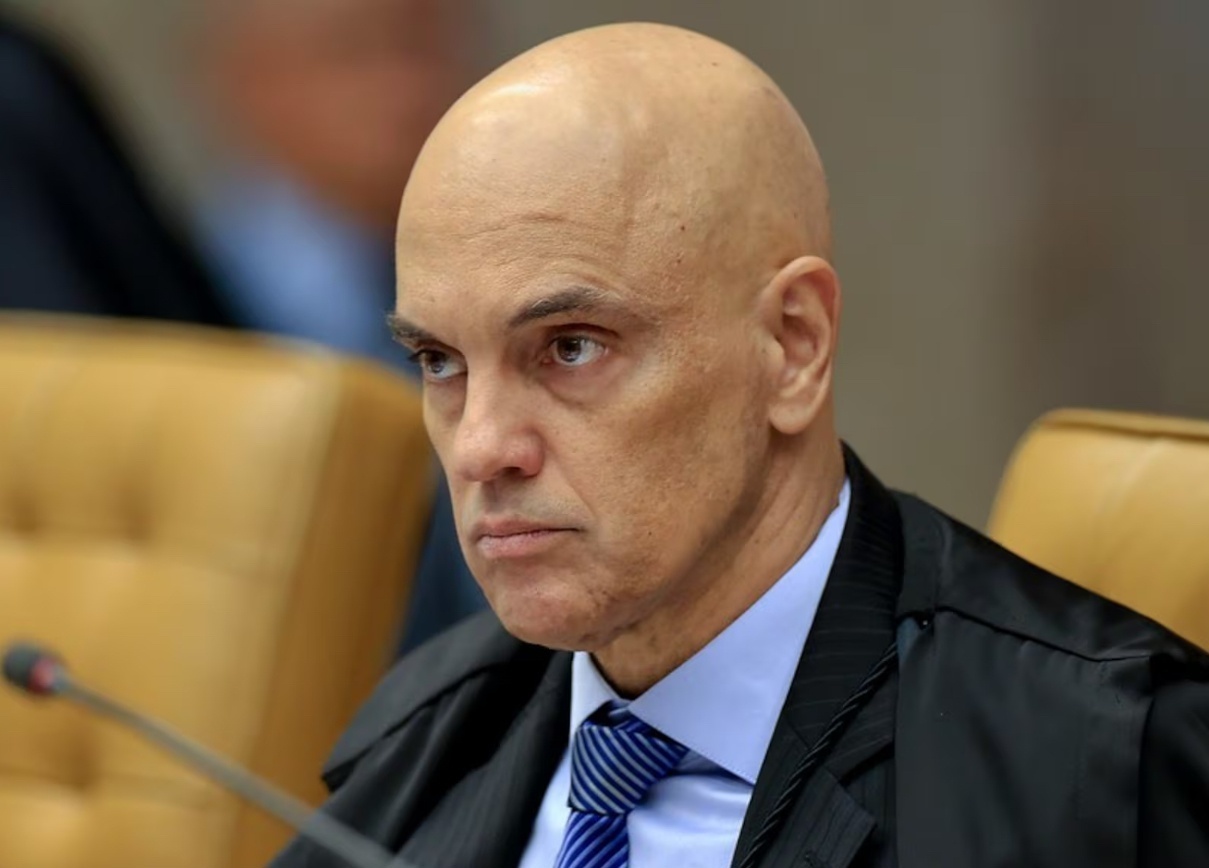 Moraes determina revista em área externa e em veículos que deixarem a casa de Bolsonaro