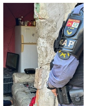 Homem é executado a tiros na frente da mãe em Juara