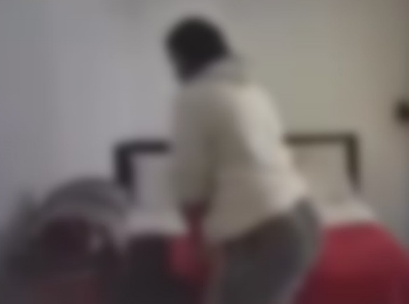 Mãe é presa após agredir a filha de 2 anos com tapas e chutes em BH