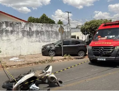 Adolescente de 15 anos em moto morre esmagado entre carro e muro em MT