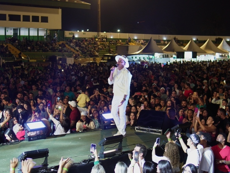 Shows de Frank Aguiar e Marcos e Belutti levam cerca de 32 mil pessoas ao estádio
