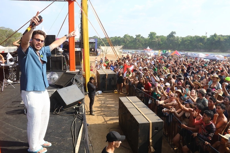Matheus Fernandes encerra festividade de aniversário de Sinop e leva milhares de pessoas ao Festival de Praia