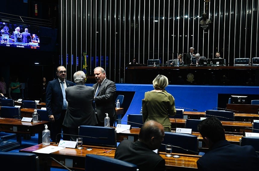 Senado aprova pena maior a quem fornecer drogas ou bebidas a menores