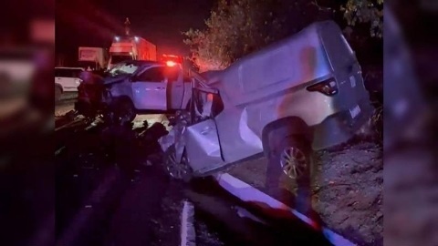 Acidente entre 3 carros mata 1 e deixa 4 feridos em MT