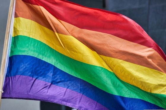 Pastores são condenados a indenizar em R$ 300 mil comunidade LGBTQIAPN+