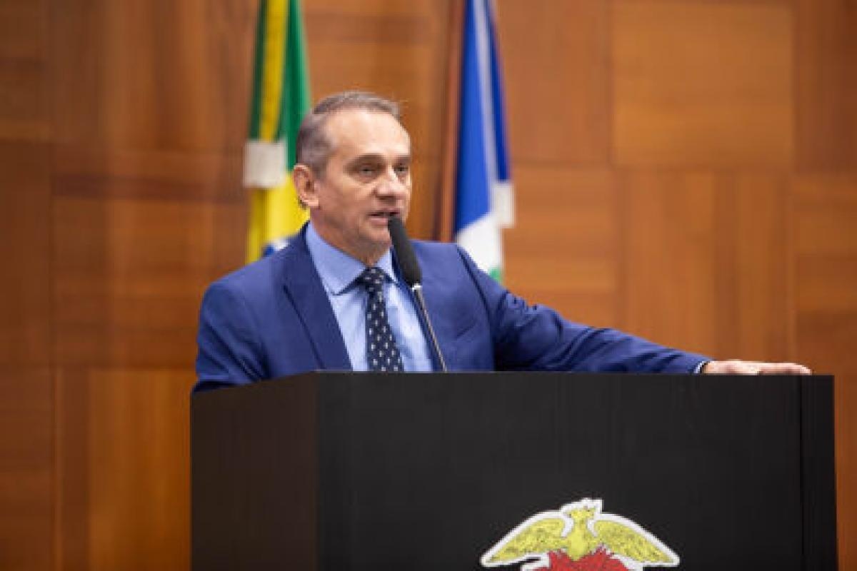 Lei suspende incentivos fiscais à Azul após cancelamento de voos em Mato Grosso