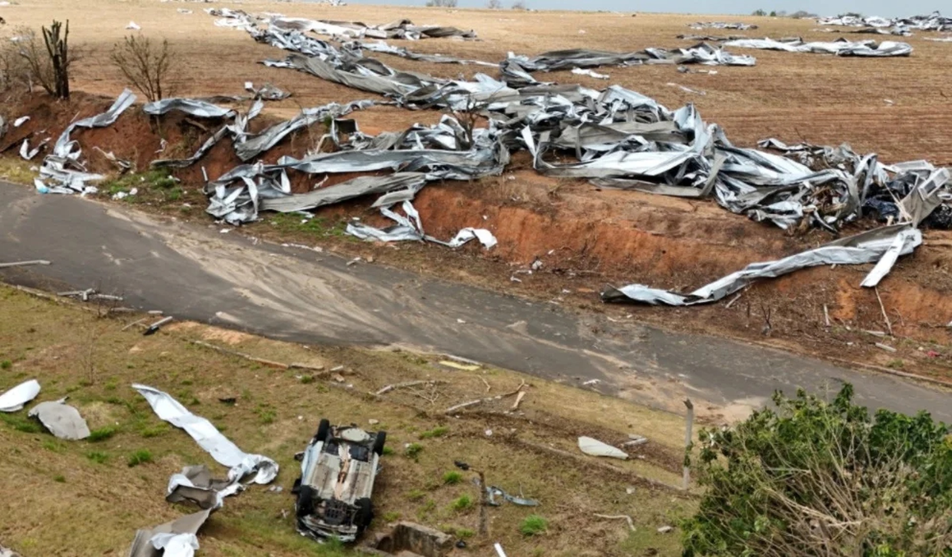 Toyota paralisa produção em todas as fábricas no Brasil após tempestade destruir fábrica