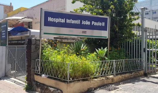 Mãe de bebê soropositivo fere enfermeira com agulha contaminada por HIV