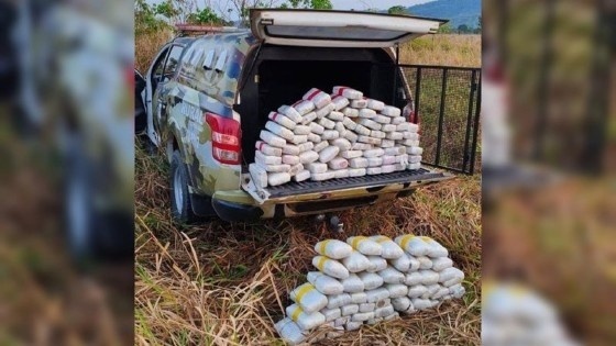 PM e PRF apreendem mais de 100 kg de maconha em SUV
