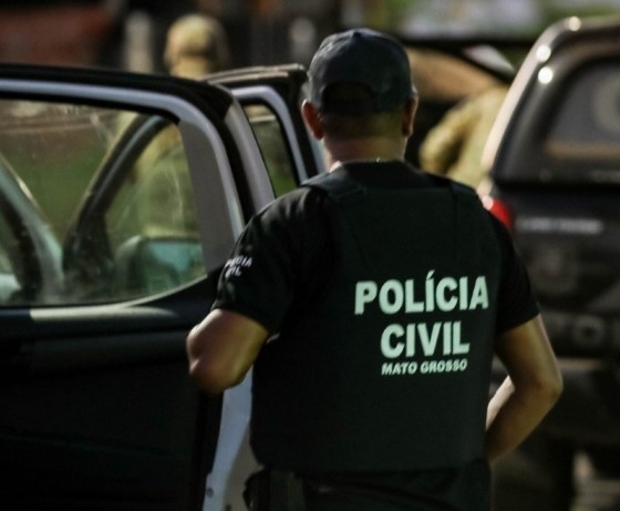 Investigador da Polícia Civil é preso por agredir companheira na frente do filho autista em MT