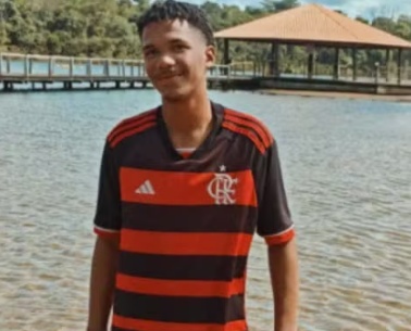 Jovem de 22 anos morre após moto bater contra boi em rua sem iluminação em MT
