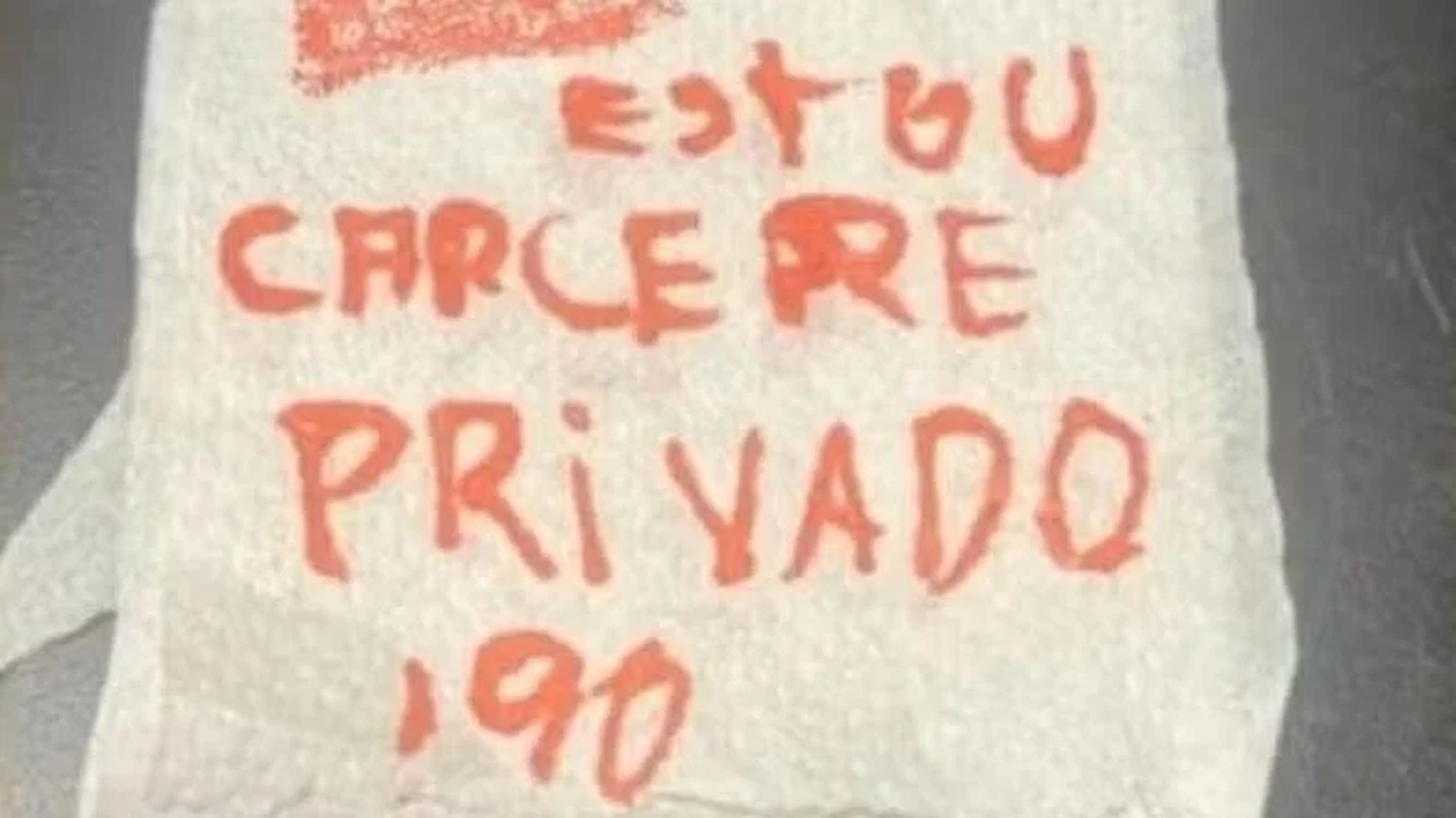 Mulher deixa pedido de socorro em rolo de papel higiênico em SC: ‘Cárcere privado’