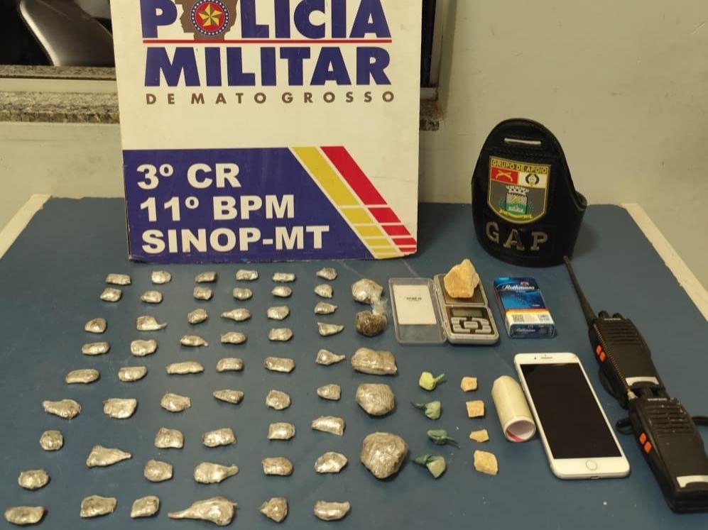 Polícia Militar conduz dois faccionados e apreende porções de maconha e pasta base