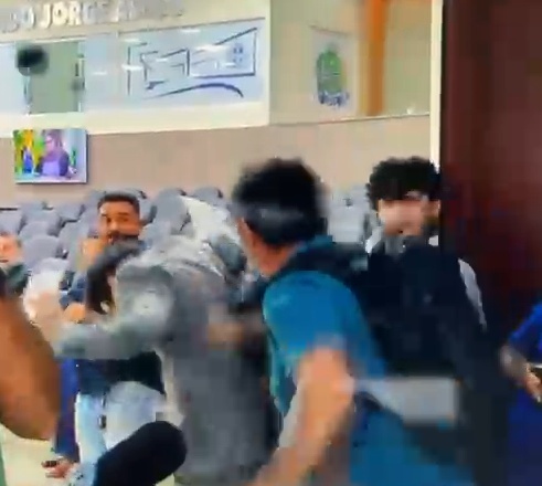 Jornalista agride vereador dentro da Câmara