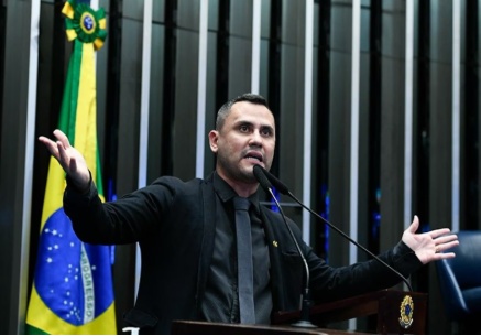 Cleitinho Azevedo lidera disputa ao Governo de Minas Gerais em todos os cenários, diz pesquisa