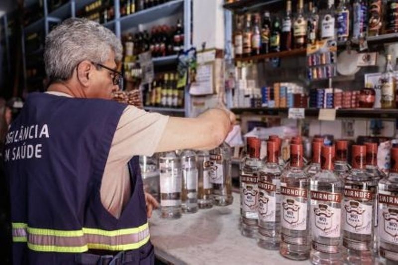 Ministério da Justiça manda sites suspenderem venda de destilados