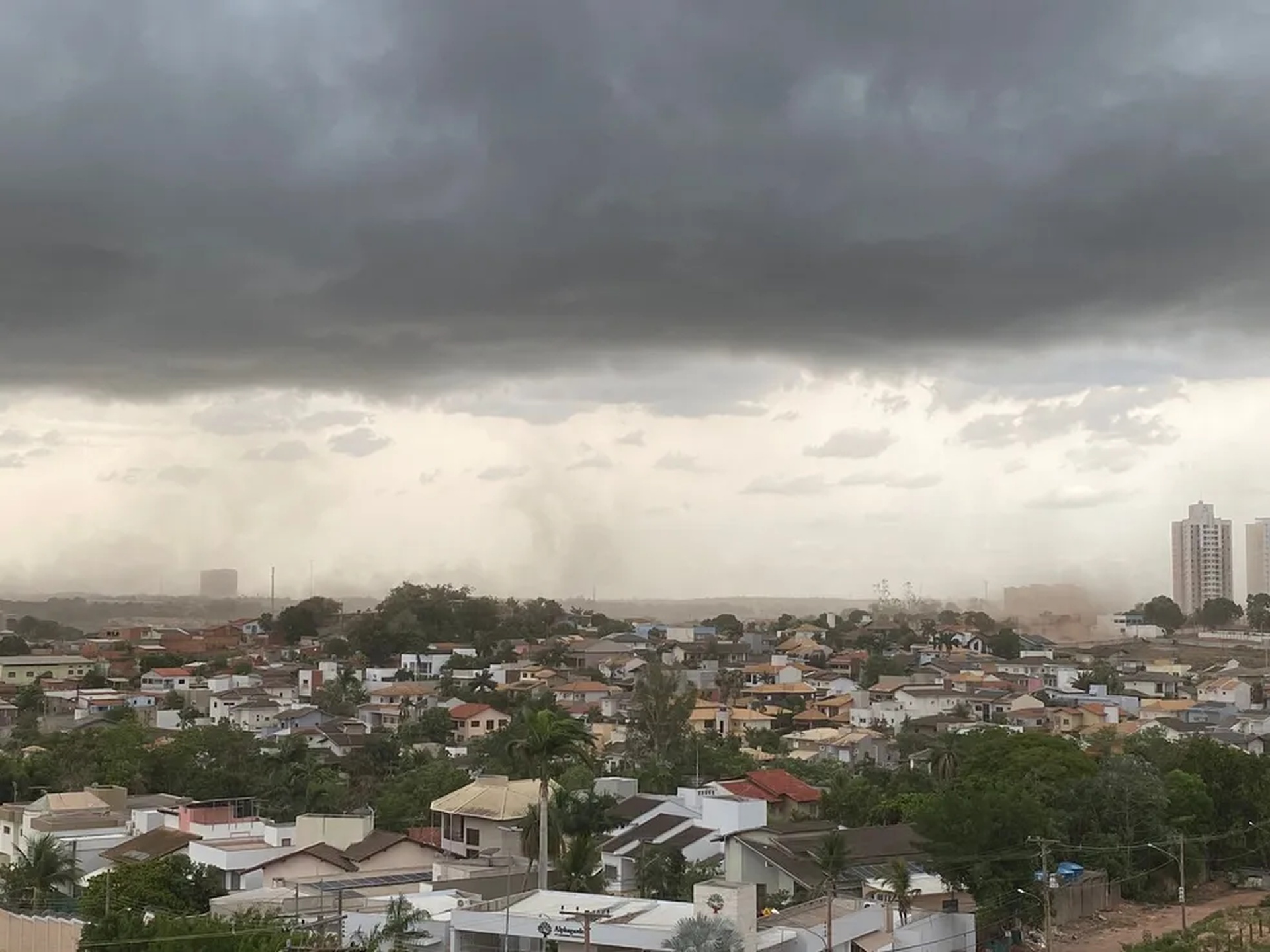 Semana começa com alerta de temporais para todo o Estado