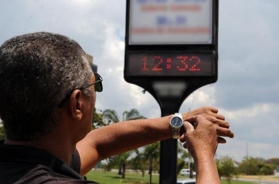 Não precisaremos do horário de verão neste ano, diz Alexandre Silveira