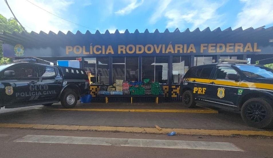 Casal com criança de 2 anos e comparsa são presos com 485 kg de maconha na BR-163