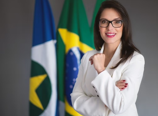 Barões do Agronegócio apostam que Janaina Riva não será candidata ao Senado em 2026