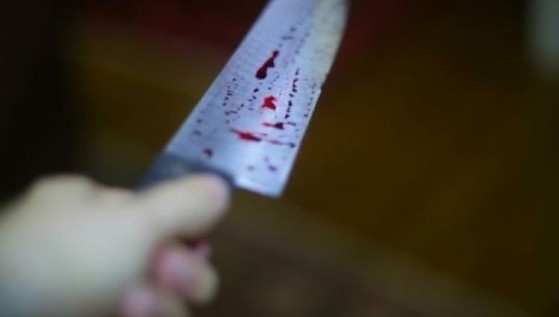 Homem é assassinado a golpes de faca na frente de bar em MT