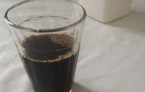 Homem joga café quente na cara de namorada por ciúmes em MT