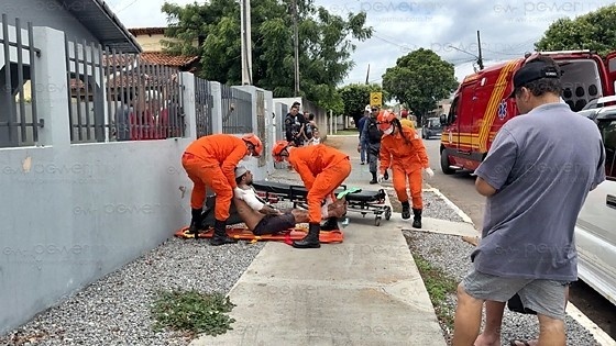Homem é socorrido após ser alvejado por disparos de arma de fogo