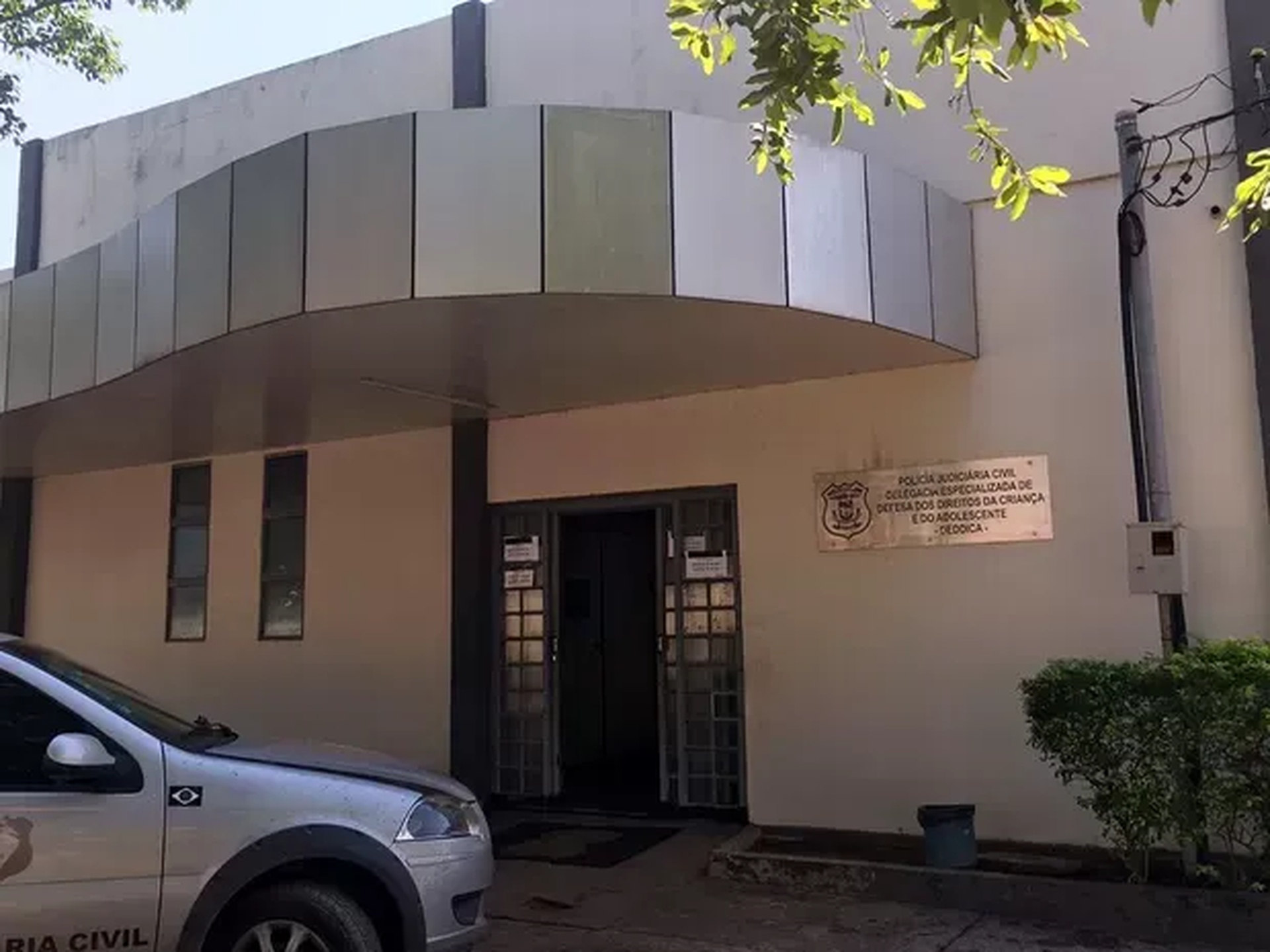 Pedreiro é preso suspeito de estuprar filhas de casal para quem prestava serviço em Cuiabá