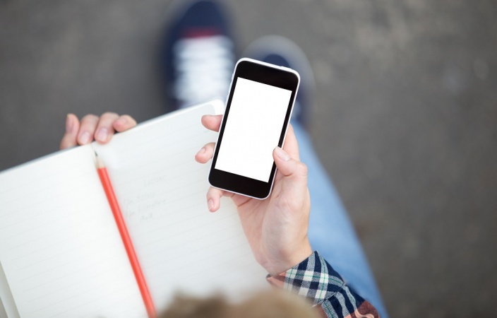 Uso de internet por adolescentes nas escolas cai de 51% para 37%