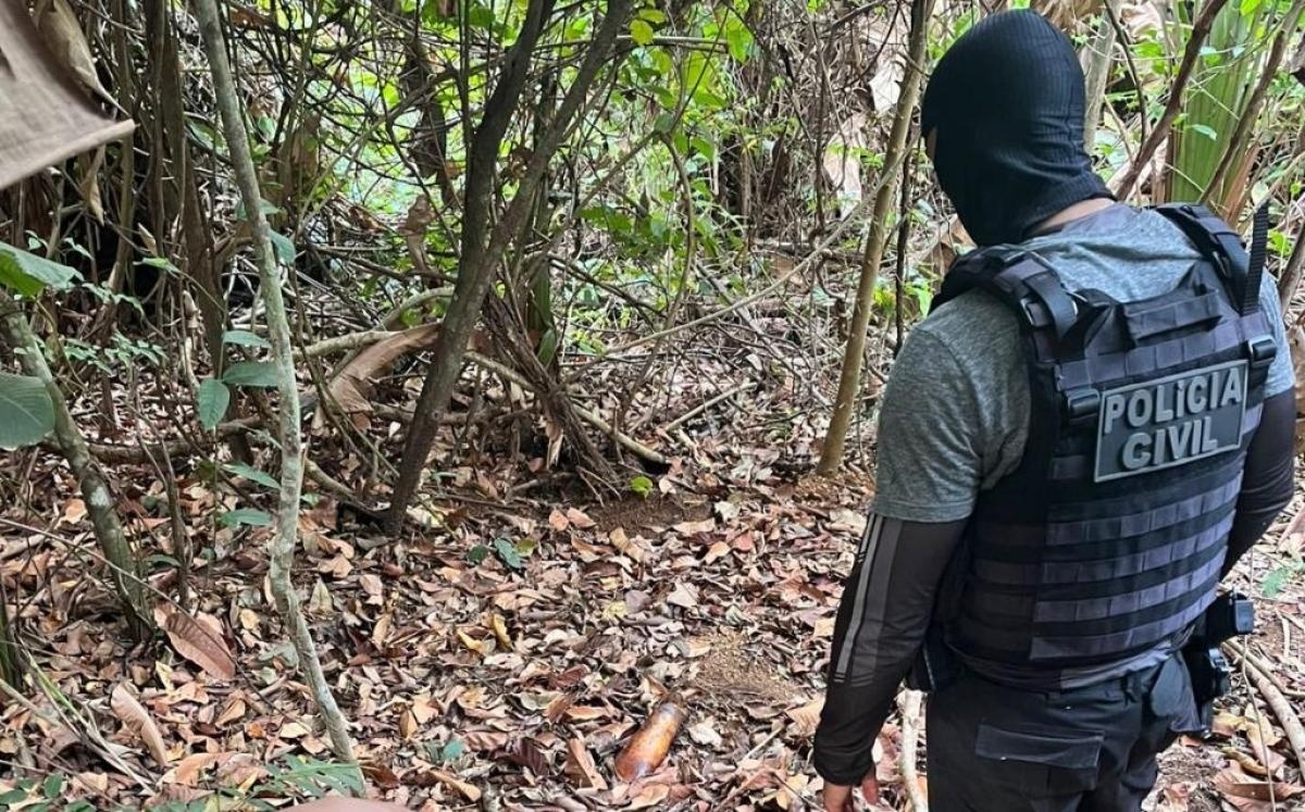 Acusada de matar rapaz que 'cumprimentava policiais' é presa