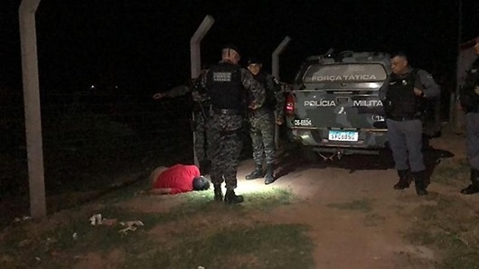 Homem é preso após esfaquear esposa grávida e enteada durante bebedeira em MT