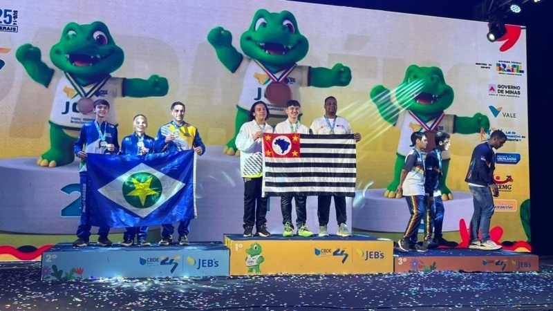 Atleta de Sinop conquista medalha de prata por equipes no xadrez em competição nacional