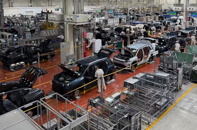 Fábrica na China faz um carro a cada 53 segundos usando IA