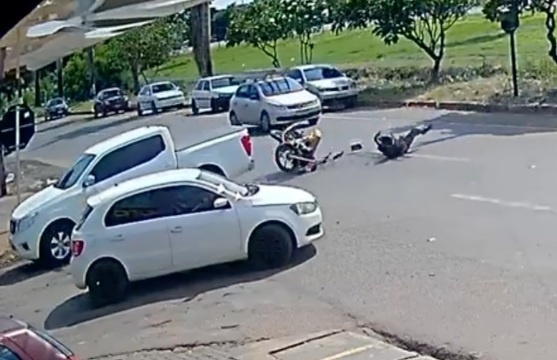 Sinop: Caminhonete entra na contramão, atinge motociclista e foge sem prestar socorro