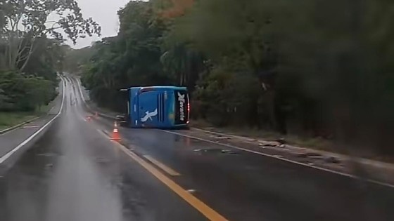 Ônibus que saiu de MT sofre acidente e mata três mulheres em Goiás