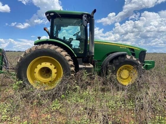 Trabalhador cai de trator e morre atropelado em fazenda em MT