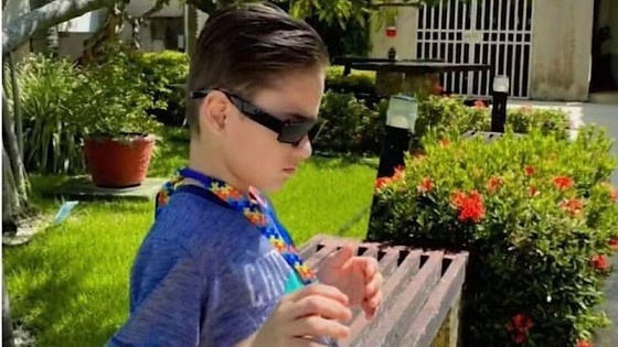 Menino autista de 11 anos viaja para casa do pai e é morto asfixiado
