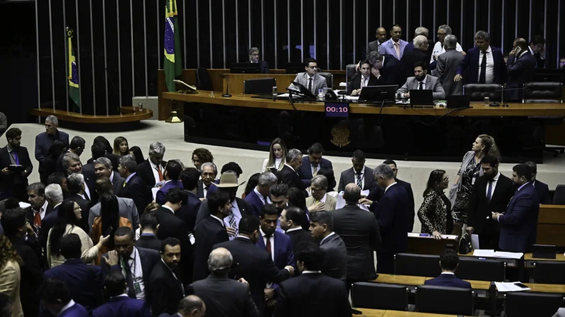 Aumento da licença-paternidade para 20 dias é aprovado pela Câmara