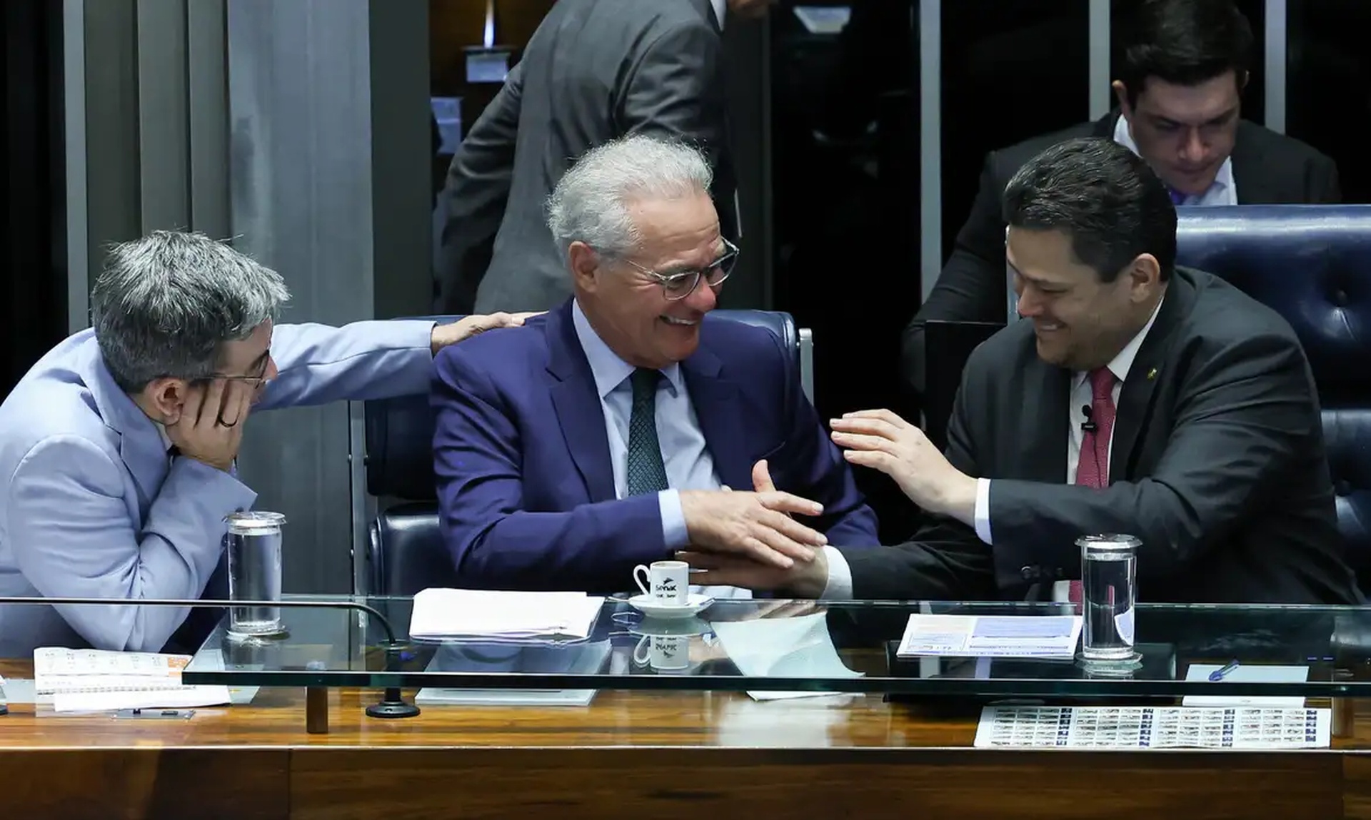 Por unanimidade, Senado aprova isentar IR para quem ganha até RS 5 mil