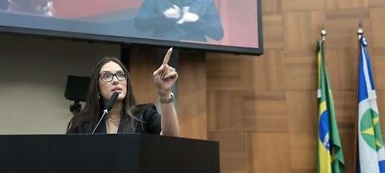 Janaína Riva registra denúncia contra servidor por áudios com teor sexual
