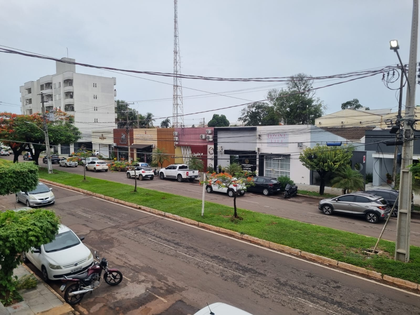 Motoristas de aplicativo fazem carreata em luto por colega