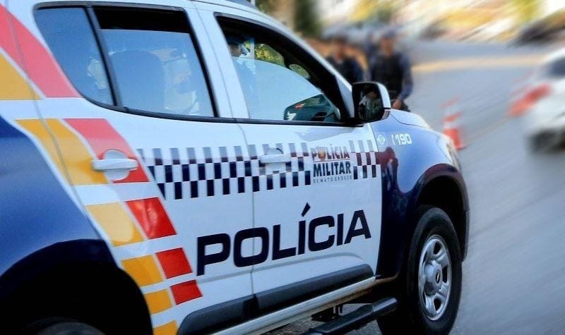 Esquizofrênico é preso após tentar matar a mãe de 71 anos com golpes de pé de cabra