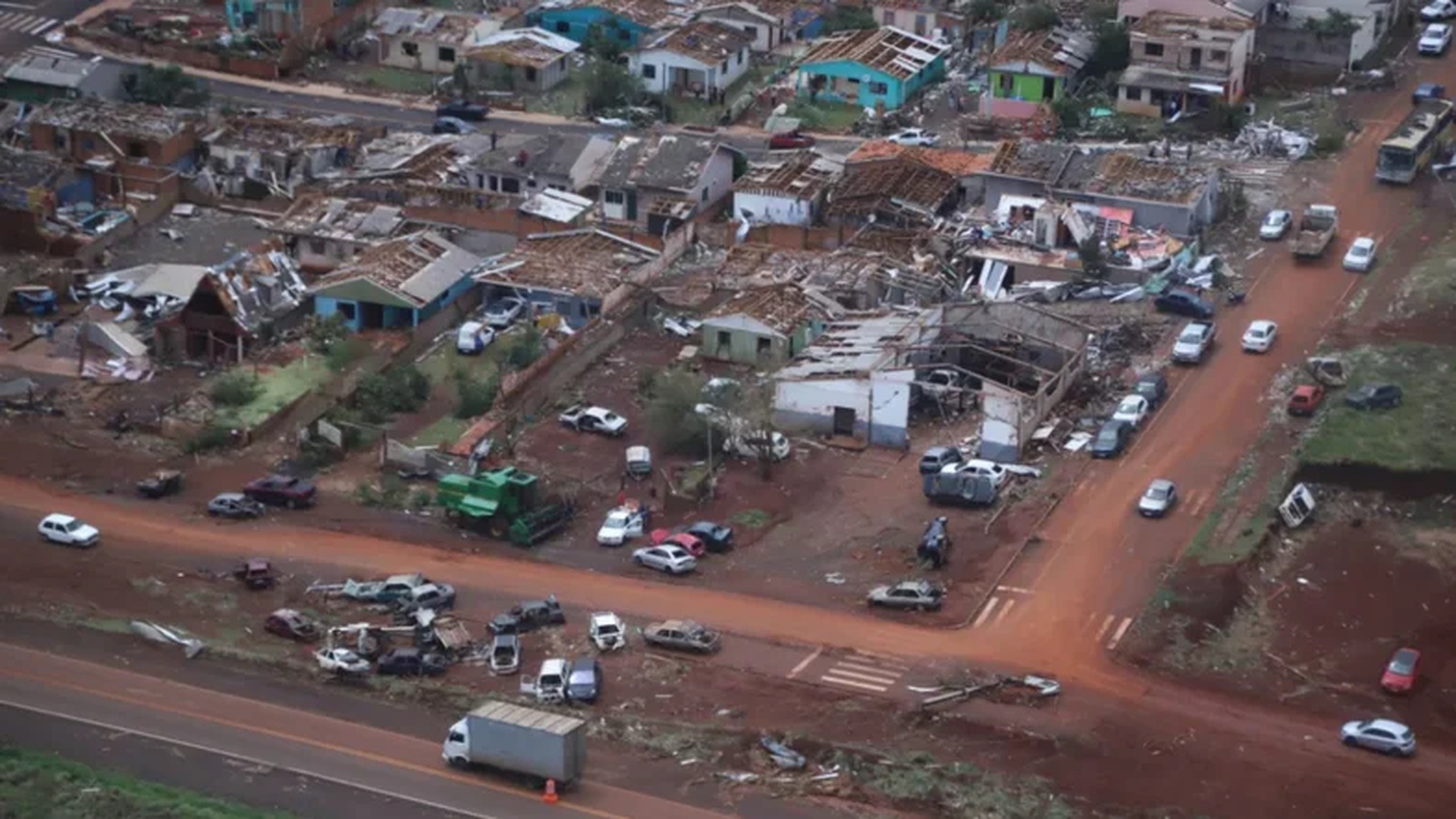 Governo do PR sanciona auxílio de R$ 50 mil para famílias atingidas pelo tornado