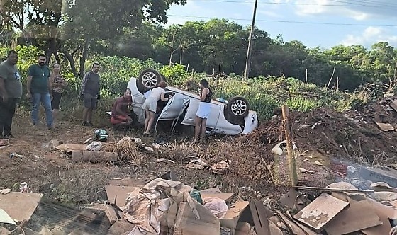 Motorista passa mal e capota carro em cidade de MT