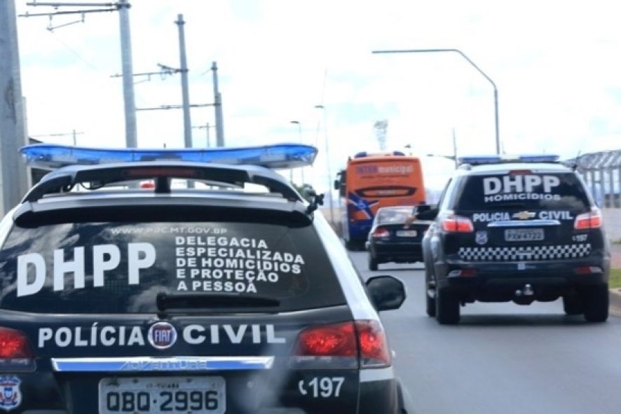 Polícia recolhe corpo de mulher durante velório em Cuiabá