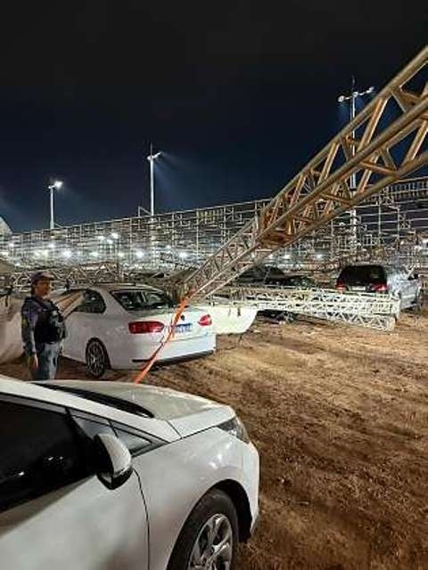 Tempestade atinge autódromo e derruba parte da cobertura das arquibancadas