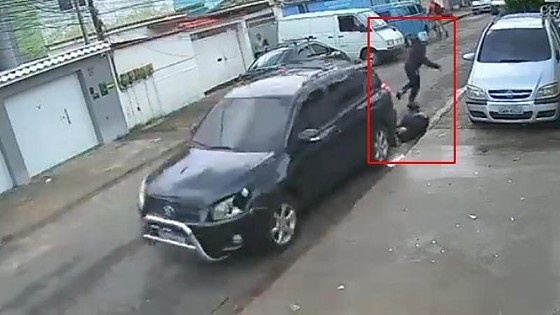 Bandido morre esmagado após ser atropelado por vítima em tentativa de assalto