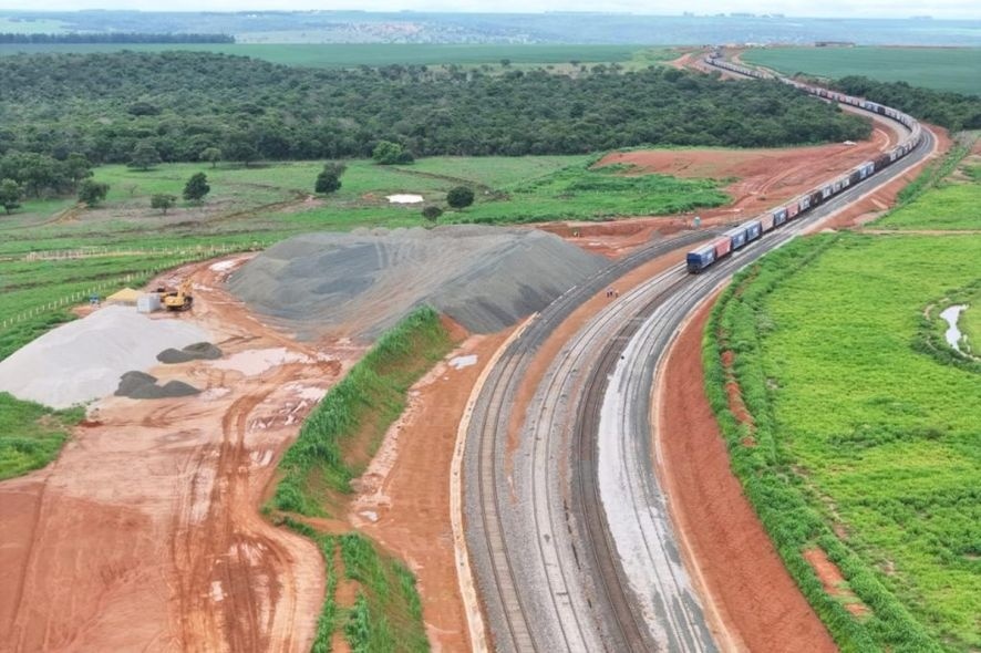 Maior obra ferroviária do país vai ligar MT ao porto de Santos