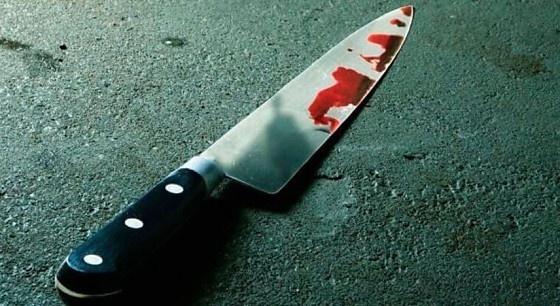 Homem de 49 anos é assassinado a facadas na porta de casa